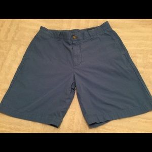 Vineyard Vines men’s shorts size 32 blue. 9”